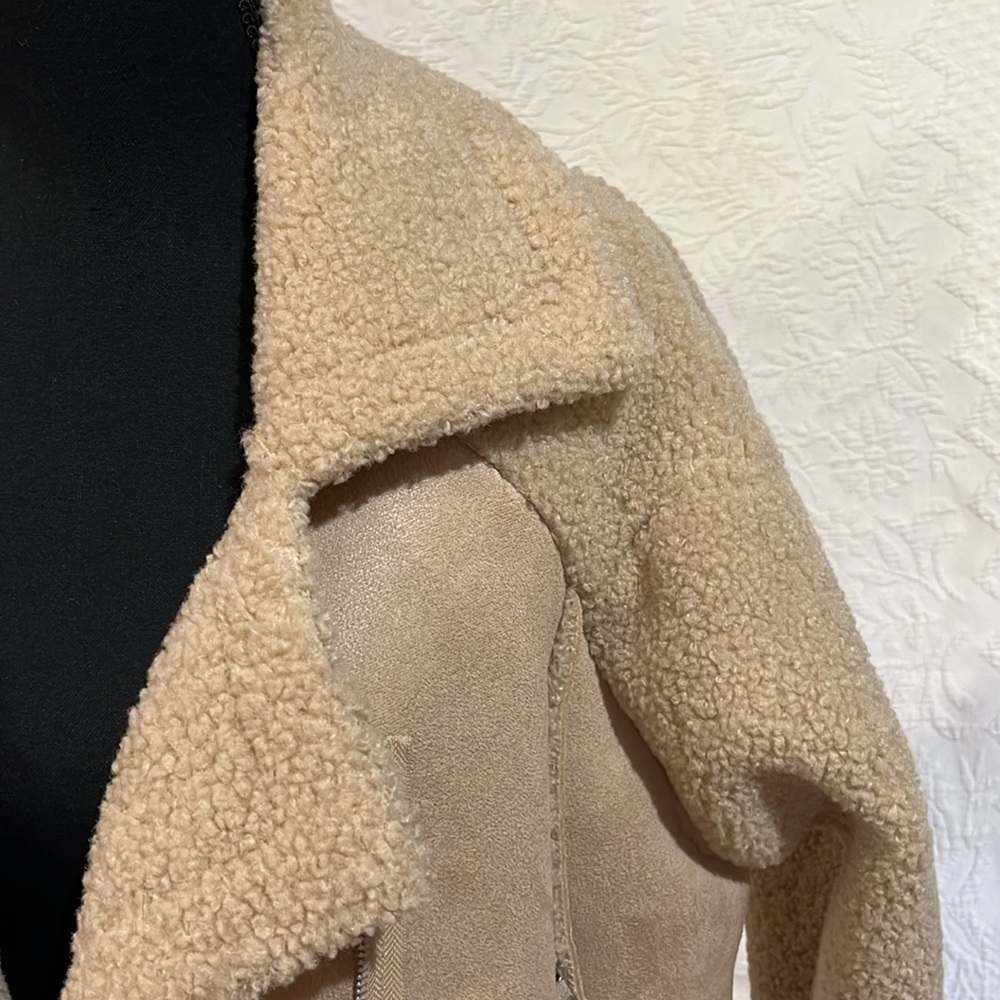 Princess Polly Sherpa jacket, size S/M - Picture 7 of 15